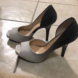 Jessica Simpson pumps